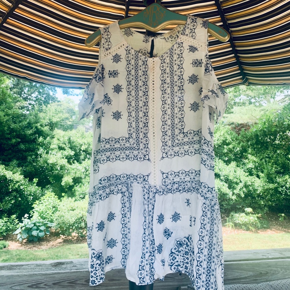 Umgee • Cold Shoulder Top